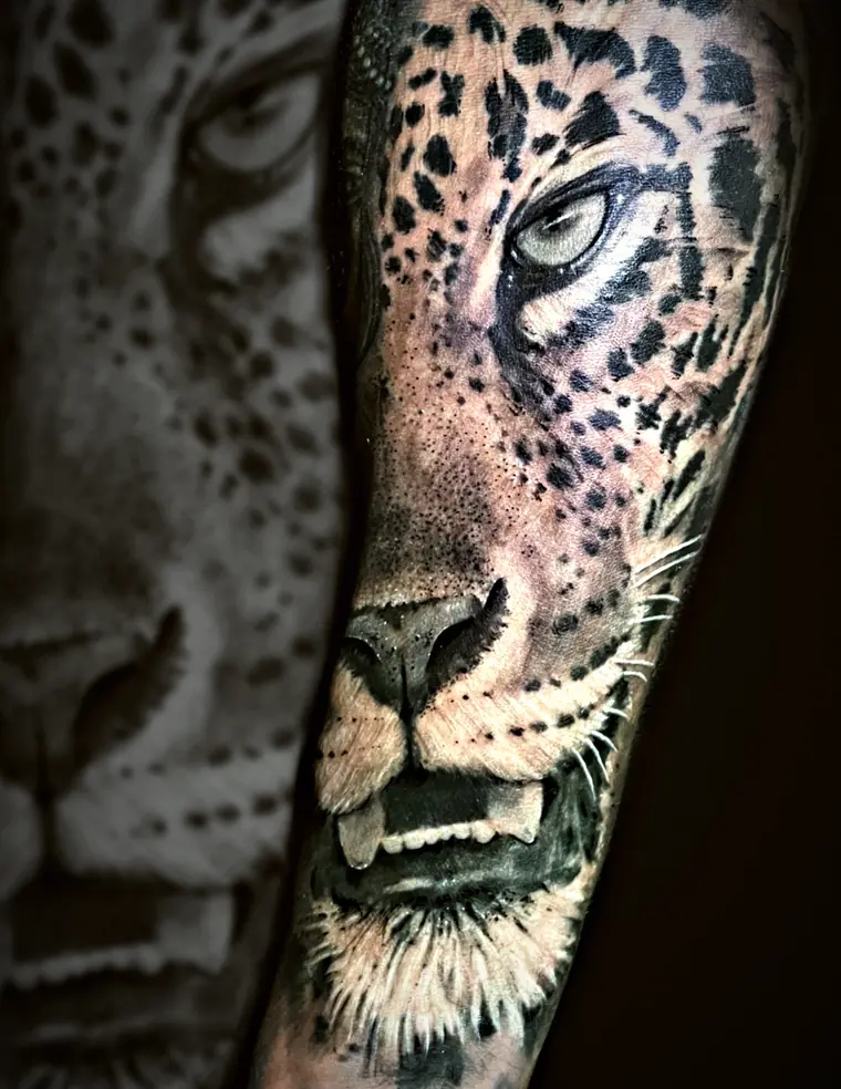 Jaguar face tattoo by Damián Calandra
