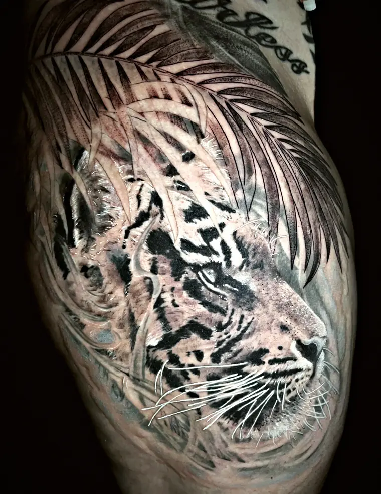 Tiger with palm leaves tattoo by Damián Calandra