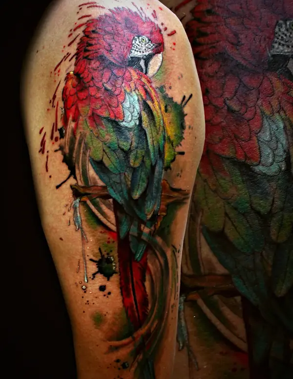 Scarlet macaw in watercolor style tattoo by Damián Calandra